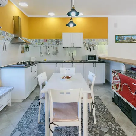 6 Bedroom Amazing In La Puebla De Infan Holiday home