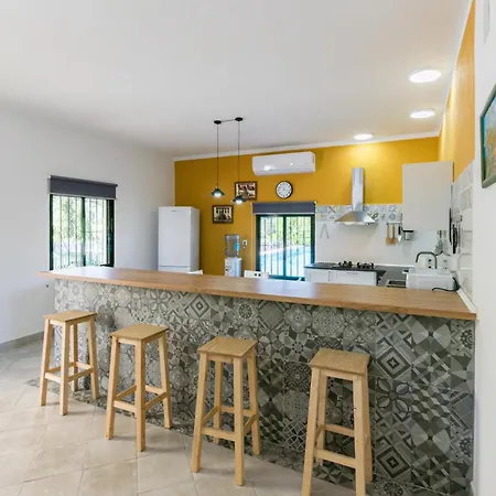6 Bedroom Amazing In La Puebla De Infan Holiday home *