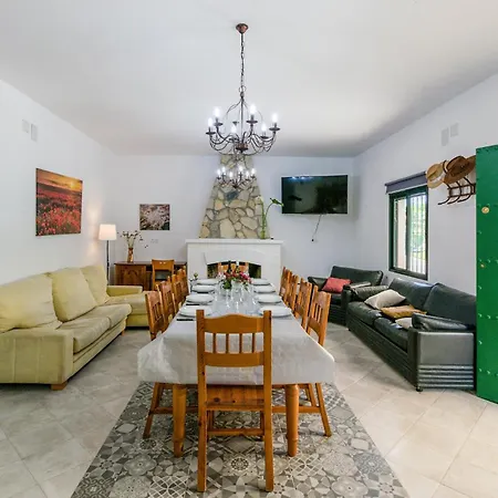 6 Bedroom Amazing In La Puebla De Infan Holiday home *